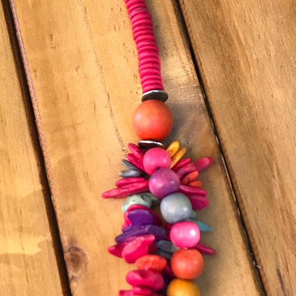 ☀️WEEKEND SALE☀️ ☀️Chunky painted wooden and jagged bead statement necklace - Picture 4 of 7